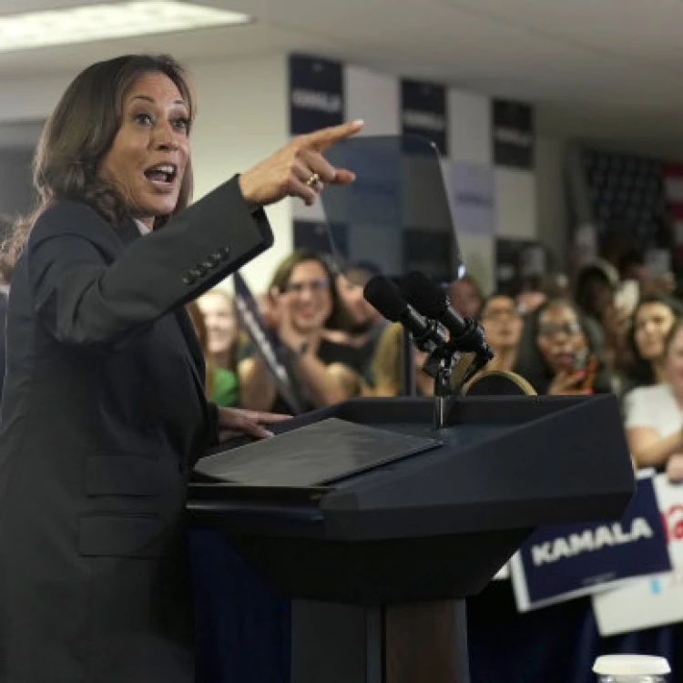 Imagen relacionada de kamala harris campana presidencial trump