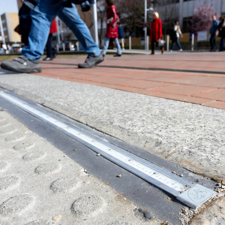 Imagen relacionada de balizas luminosas zaragoza seguridad vial