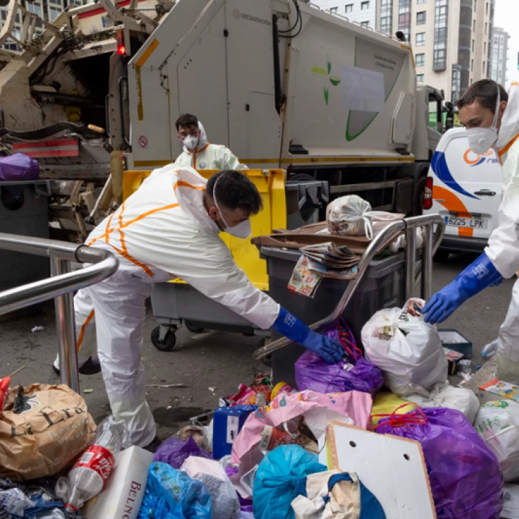 Imagen relacionada de la coruna denuncia actos vandalicos y danos en el servicio de recogida de basura