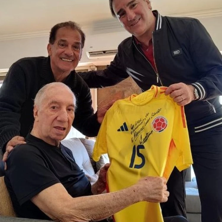 Imagen relacionada de visita conmovedora a carlos bilardo