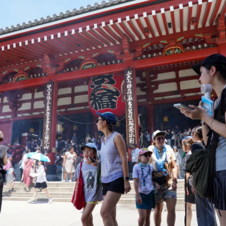 Imagen relacionada de aumento turistas templo sensoji tokio calor extremo