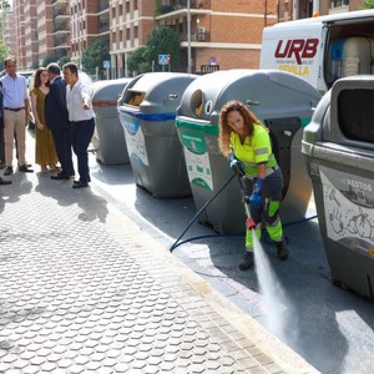 Imagen relacionada de reorganizacion contenedores residuos sevilla