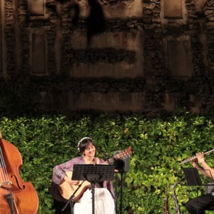 Imagen relacionada de noches en los jardines alcazar sevilla