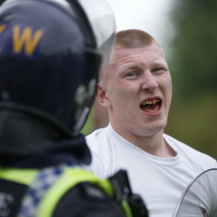 Imagen relacionada de gobierno britanico protestas violentas