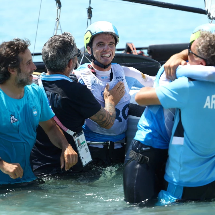 Imagen relacionada de argentinos medalla plata yachting paris 2024