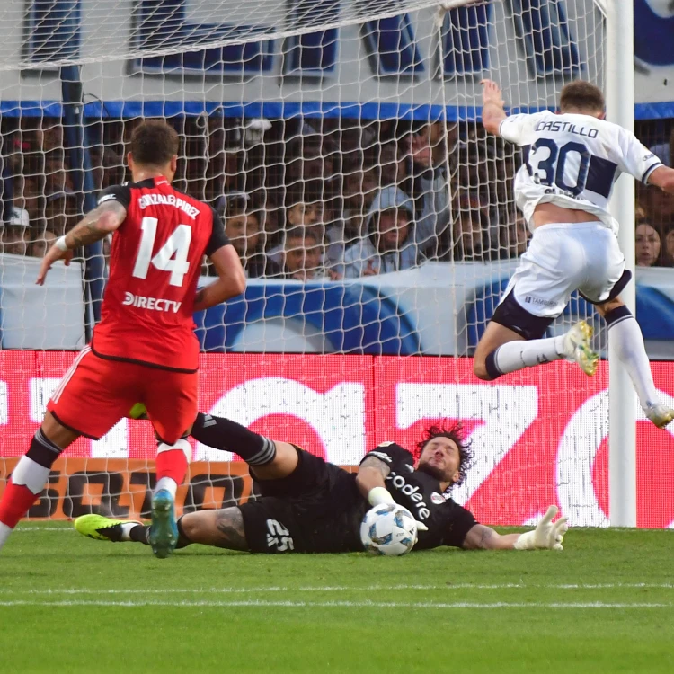 Imagen relacionada de river plate gimnasia empate partido complicado