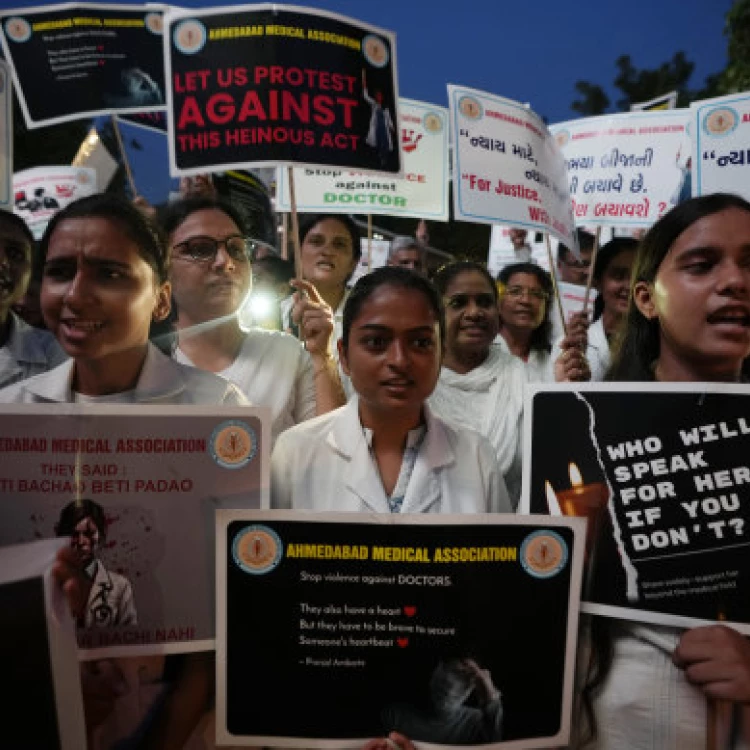 Imagen relacionada de protestas masivas medicos india kolkata