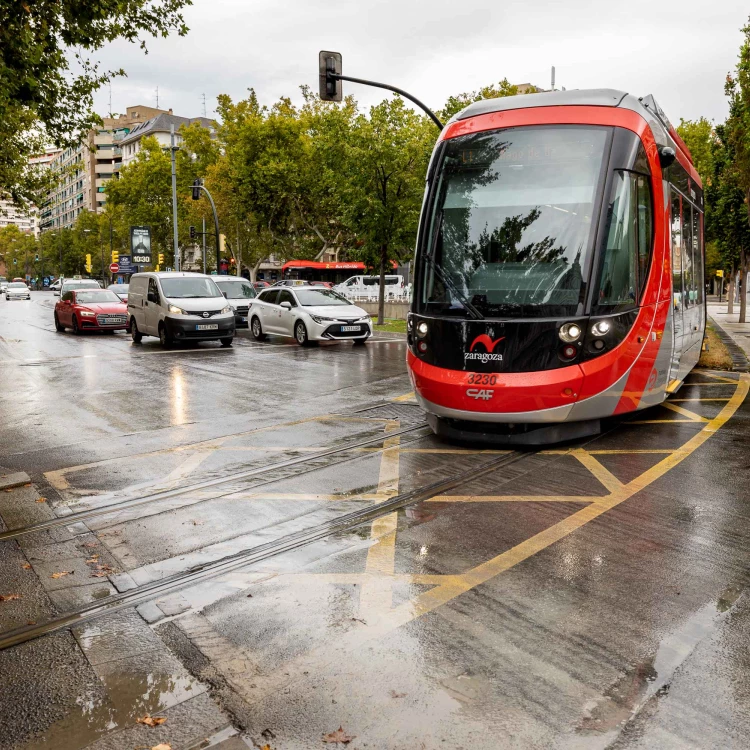 Imagen relacionada de obras reparacion cruce tranvia zaragoza agosto