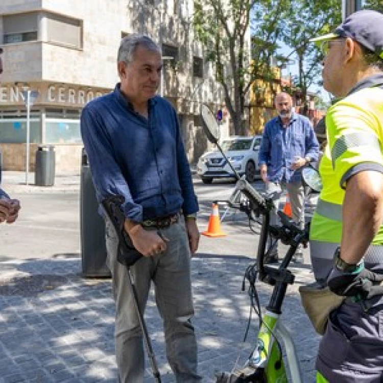 Imagen relacionada de reasfaltado calles sevilla inversion euros