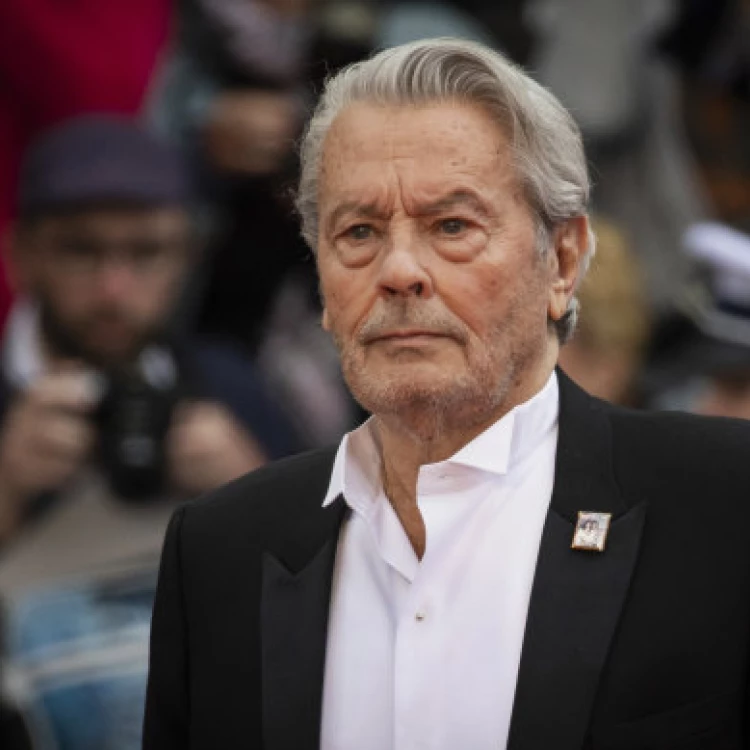 Imagen relacionada de familia alain delon no sacrifica perro loubo