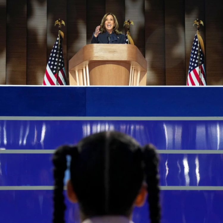 Imagen relacionada de kamala harris hace historia en la convencion nacional democrata