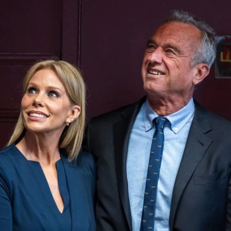 Imagen relacionada de cheryl hines robert f kennedy jr campana presidencial