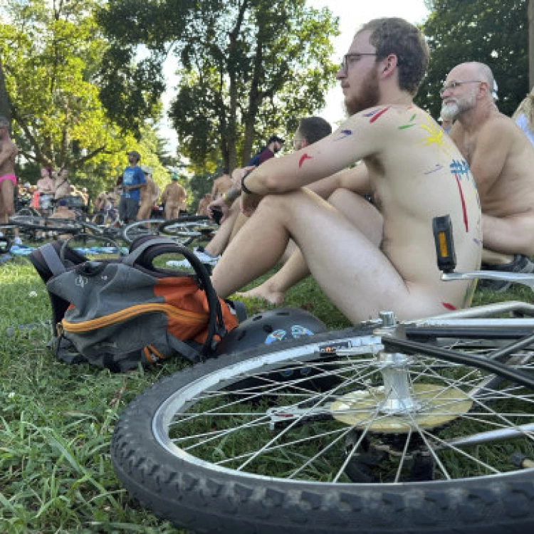 Imagen relacionada de paseo en bicicleta desnuda philadelphia