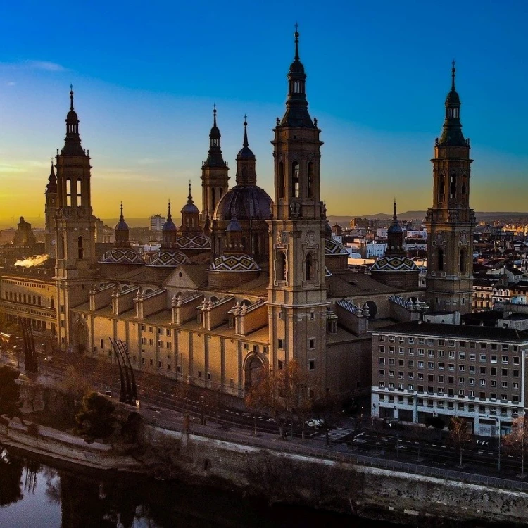 Imagen relacionada de zaragoza aprueba festejos taurinos calle