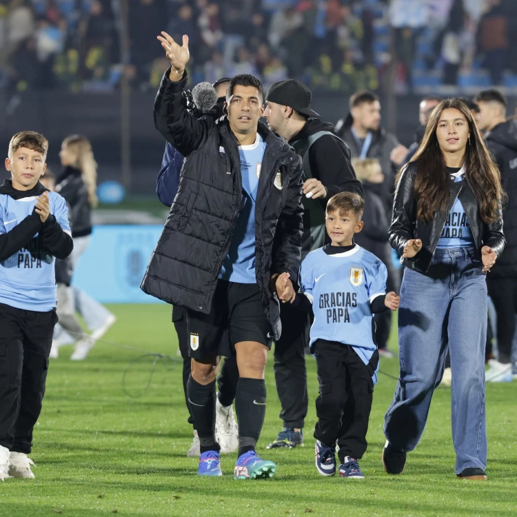 Imagen relacionada de luis suarez retiro seleccion uruguaya