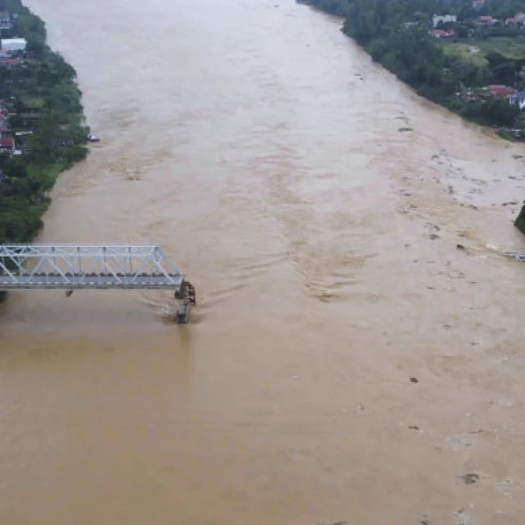 Imagen relacionada de rescate vietnam puente caido