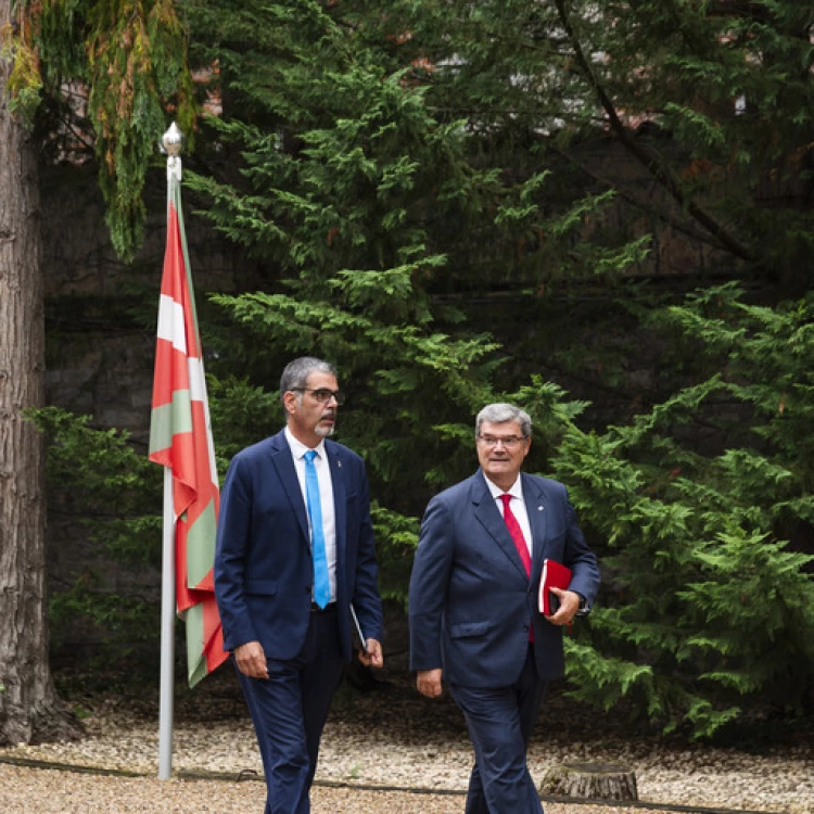 Imagen relacionada de encuentro lehendakari alcaldes euskadi