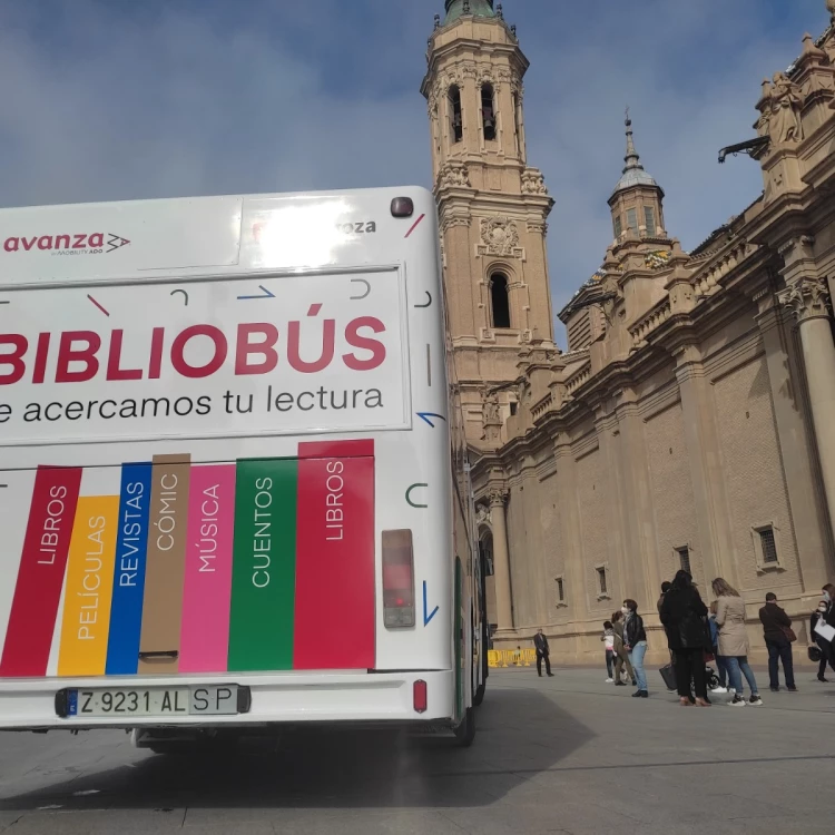 Imagen relacionada de bibliobus zaragoza amplia servicio 2024