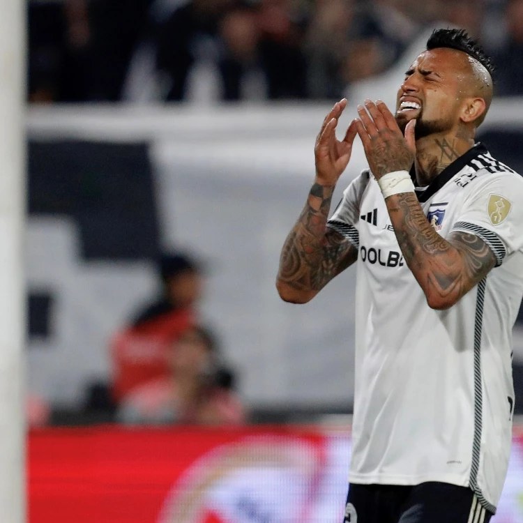 Imagen relacionada de vidal desafia river colo colo