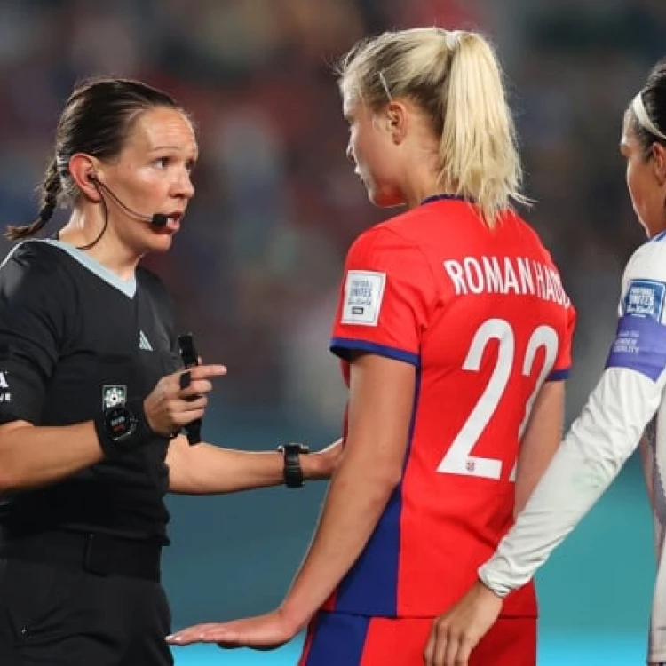 Imagen relacionada de arbitro de futbol de halifax vive el sueno en la copa del mundo femenina