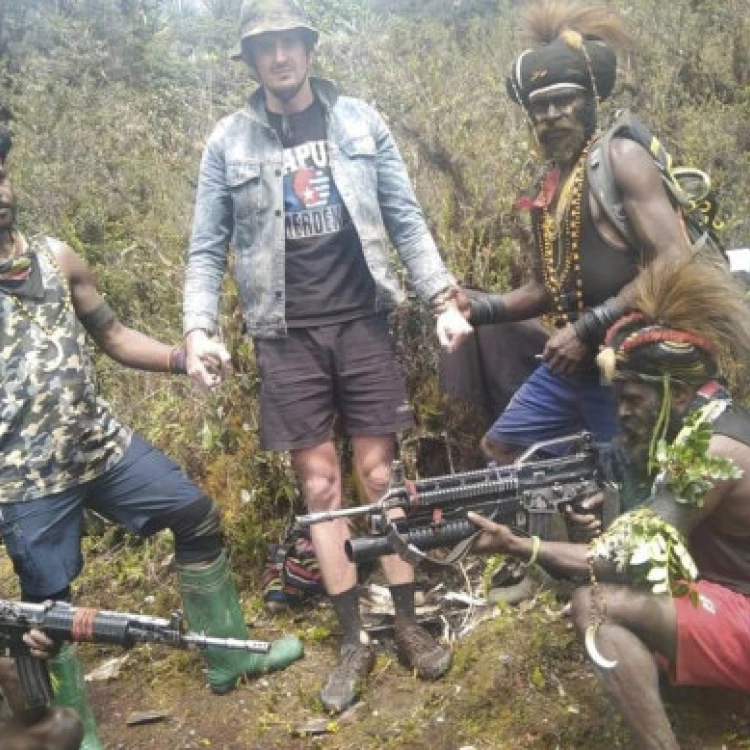 Imagen relacionada de liberacion piloto neozelandes papua indonesia