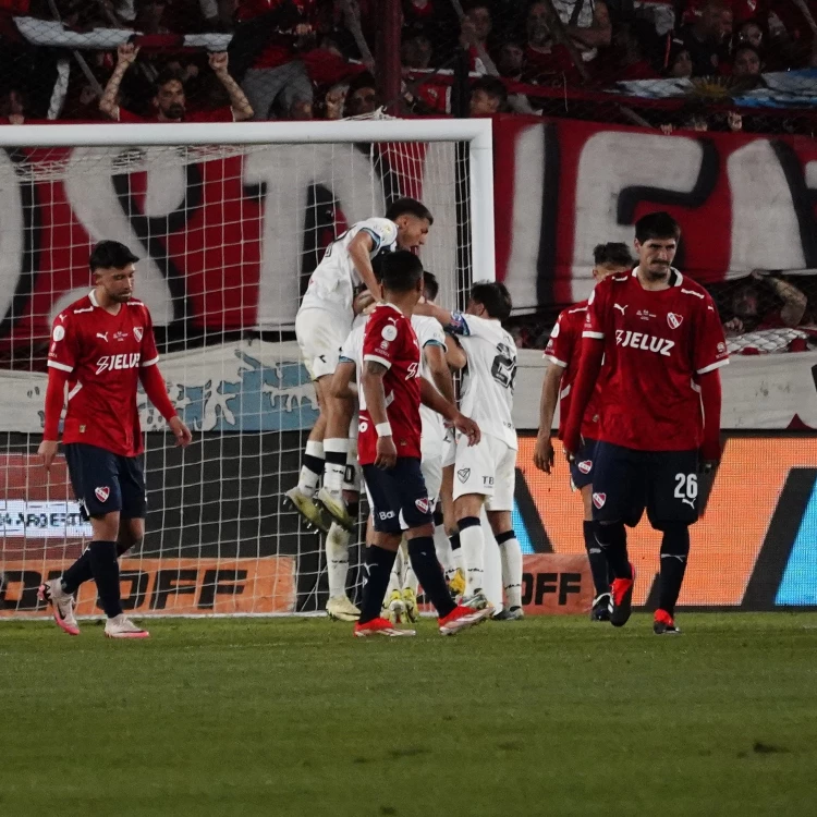 Imagen relacionada de velez avanza copa argentina independiente