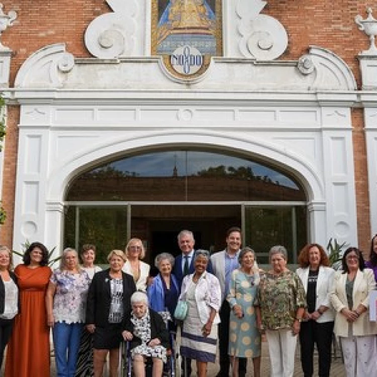 Imagen relacionada de reconocimiento mujeres dia mayores sevilla