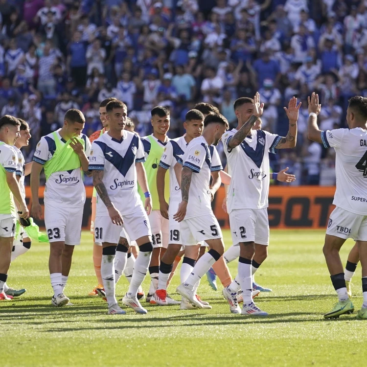 Imagen relacionada de velez sarsfield cima torneo racing