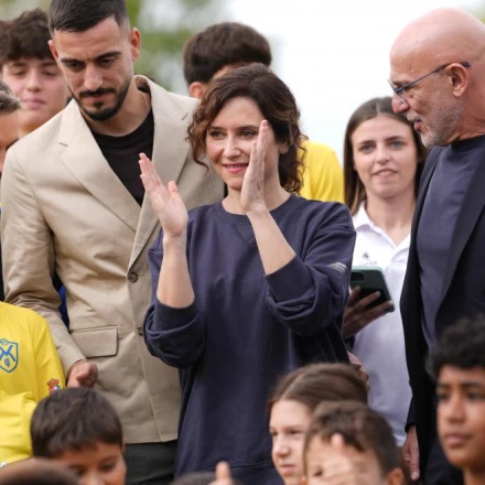 Imagen relacionada de comunidad madrid premia seleccion espanola futbol