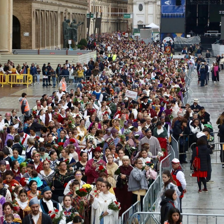 Imagen relacionada de ofrenda flores pilar zaragoza