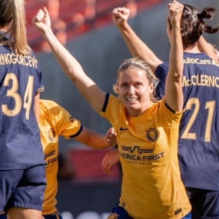 Imagen relacionada de cloe lacasse triplete nwsl