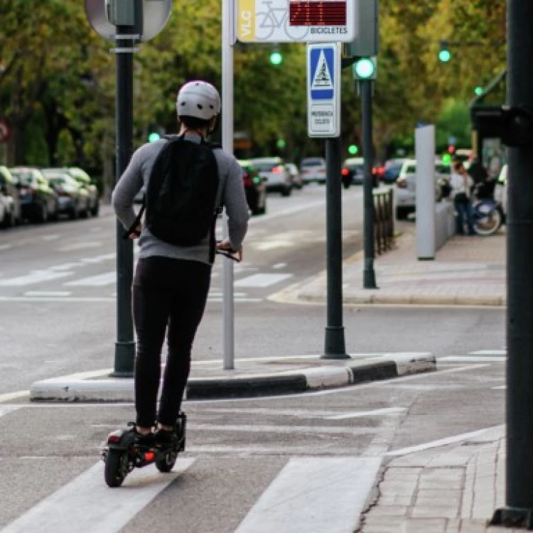 Imagen relacionada de prohibicion patinetes autobuses emt valencia