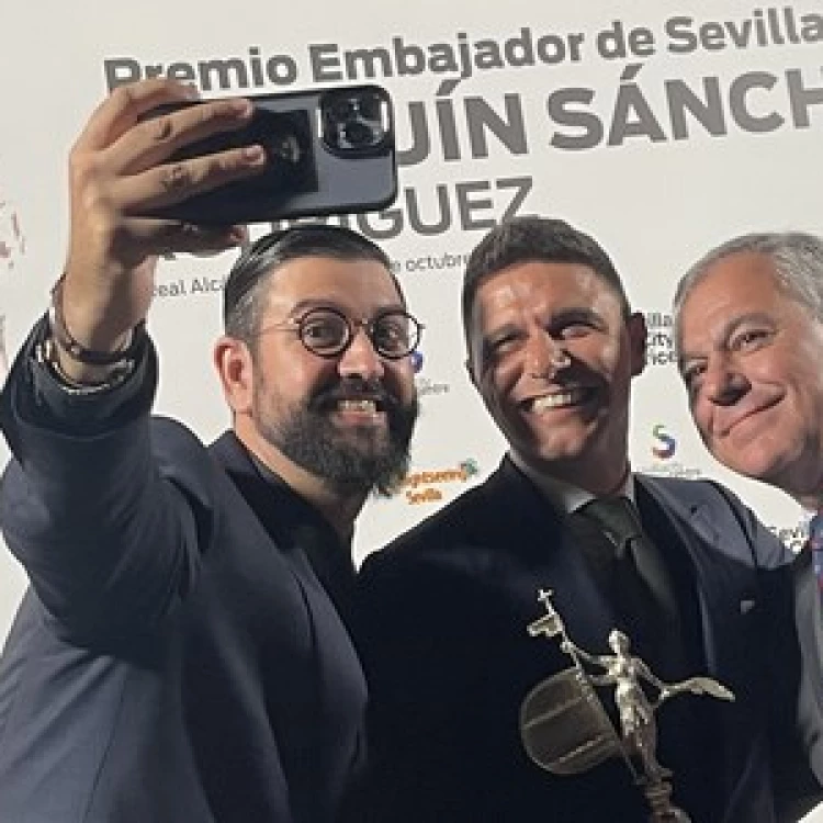 Imagen relacionada de joaquin sanchez embajador sevilla