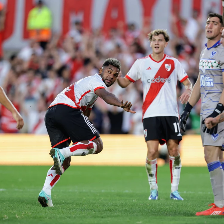 Imagen relacionada de river plate velez monumental 2024