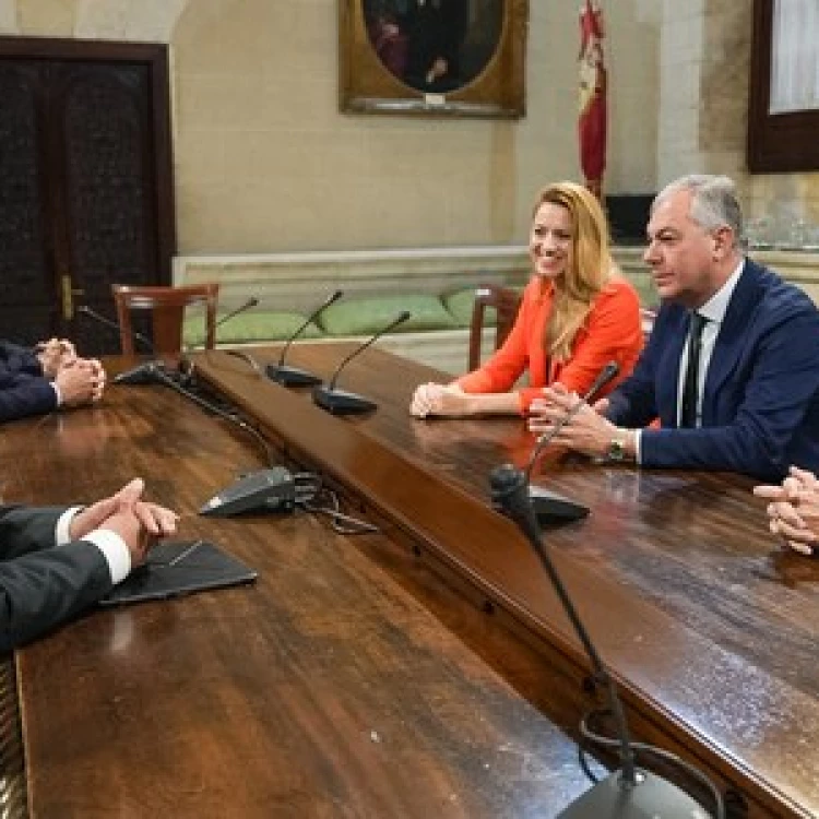 Imagen relacionada de alcalde sevilla reunion banco desarrollo america latina