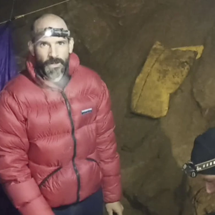 Imagen relacionada de rescatan investigador atrapado cueva turquia