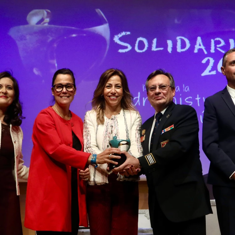 Imagen relacionada de reconocimiento bomberos zaragoza premio solidario once