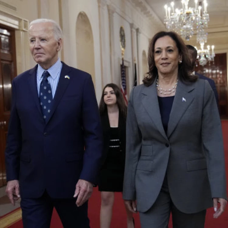 Imagen relacionada de tension biden harris comentarios polemicos