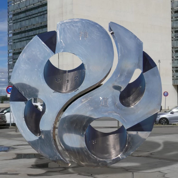 Imagen relacionada de zaragoza monumento escultorico dualidad