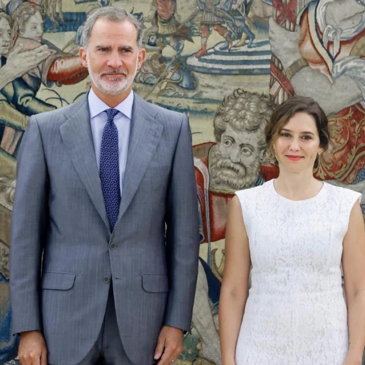 Imagen relacionada de presidenta comunidad madrid reunion rey felipe vi