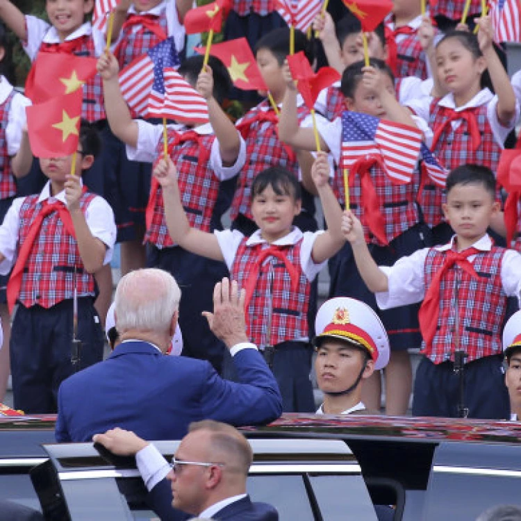 Imagen relacionada de biden visita asia cansado