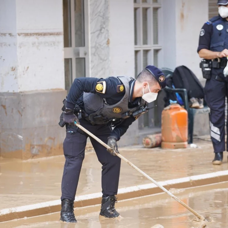 Imagen relacionada de valencia refuerza seguridad dana apoyo policial