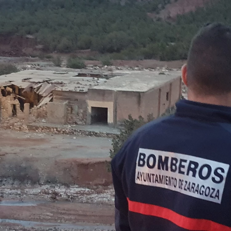 Imagen relacionada de bomberos zaragoza trabajan zona amizmiz terremoto