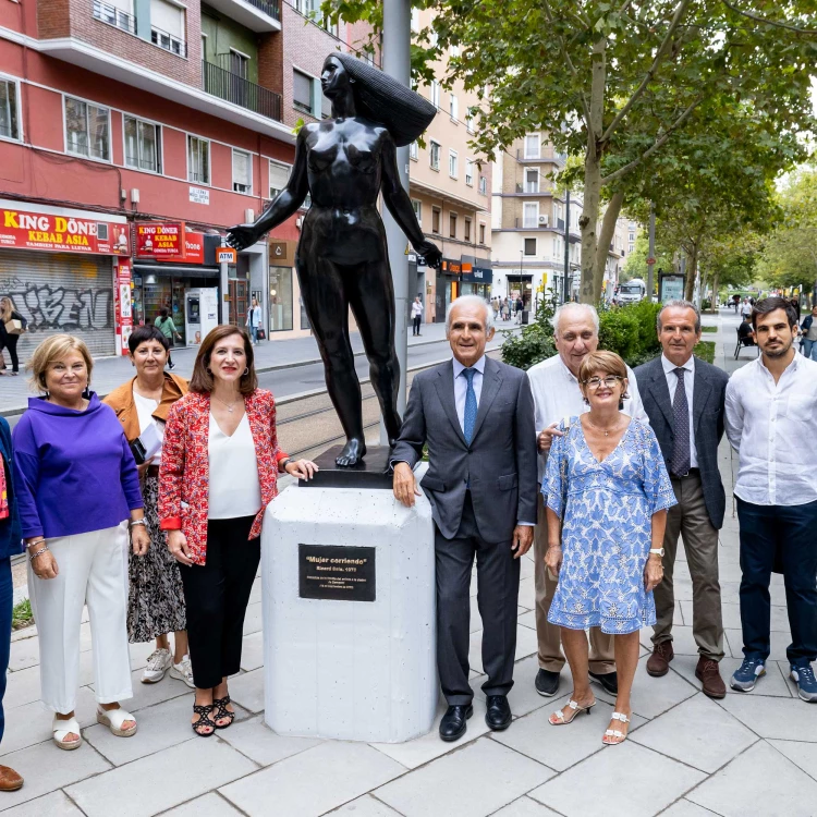 Imagen relacionada de inaugurada escultura mujer corriendo ricard sala