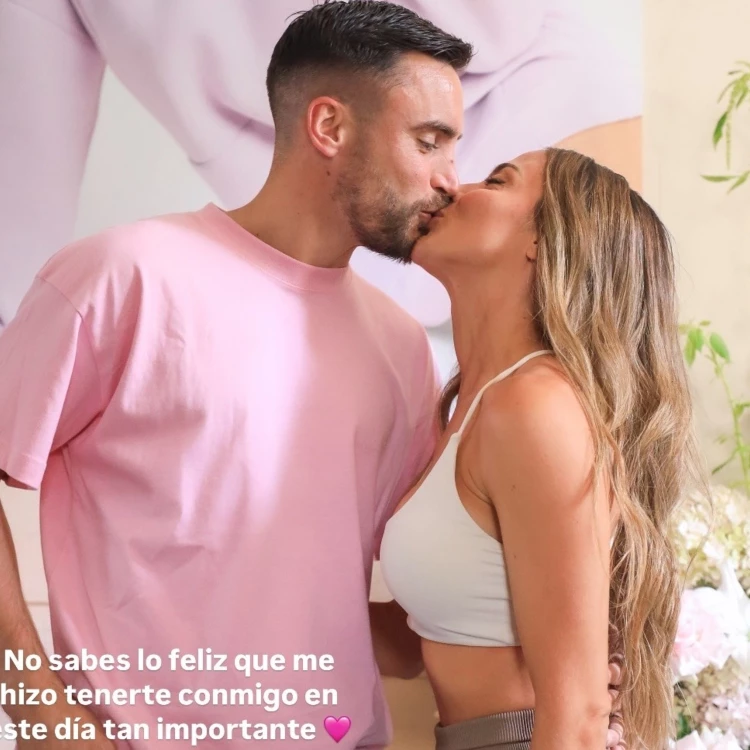 Imagen relacionada de nicolas tagliafico apoya pareja lanzamiento moda