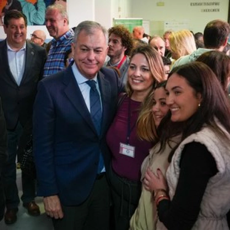 Imagen relacionada de inauguracion feria empleo emprendimiento sevilla