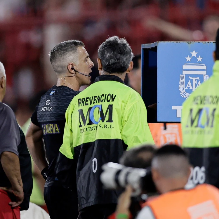 Imagen relacionada de disputa huracan boca arbitraje