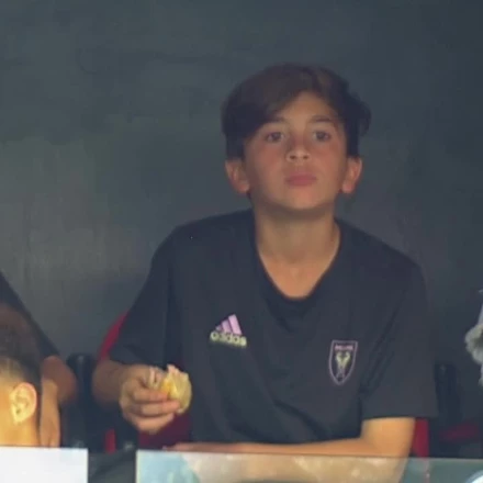 Imagen relacionada de thiago messi asiste partido newells pasion futbol argentino