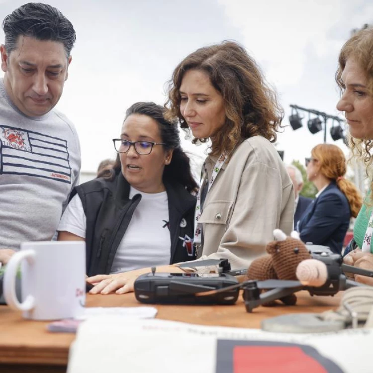 Imagen relacionada de isabel diaz ayuso feria sierra norte madrid