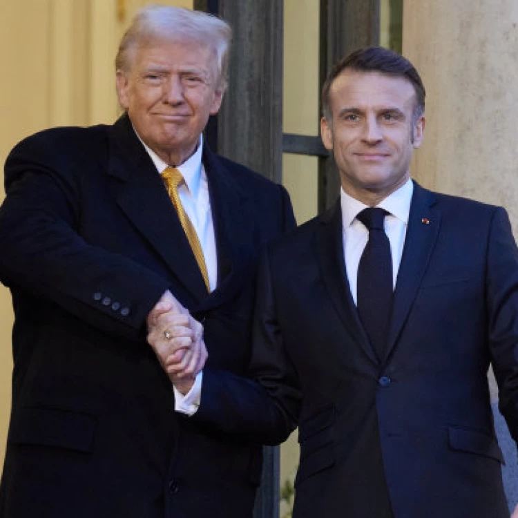 Imagen relacionada de intensas demostraciones camaraderia trump macron paris